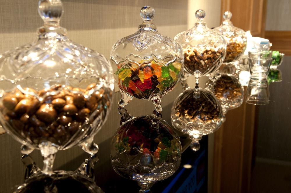 The Sherwood Тайбэй Экстерьер фото A candy buffet